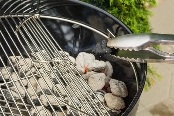 Barbecue au charbon de bois Weber Original Kettle Premium – Noir - Vue 5
